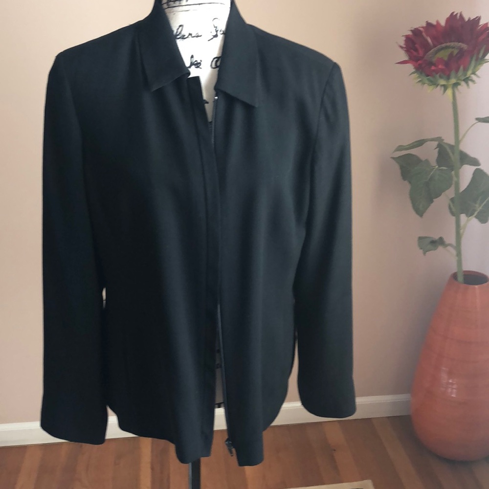 Woman’s Jacket - Picture 2 of 5